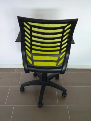 Silla de oficina ergonómica verde