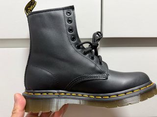 Botas Dr. Martens 1460 Vonda con rosas