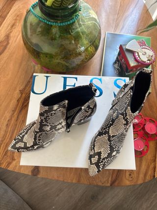 Botines Guess Piel Serpiente
