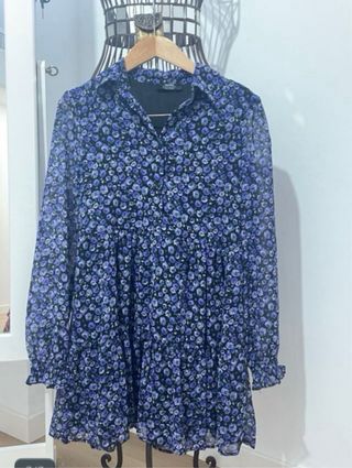 Vestido floral de “Bershka”. NUEVO