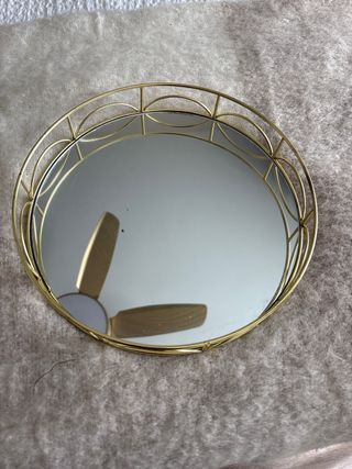 Bandeja redonda dorada con espejo