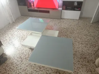 Tavolo moderno da soggiorno in cristallo e metallo