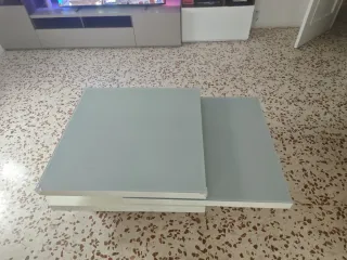 Tavolo moderno da soggiorno in cristallo e metallo