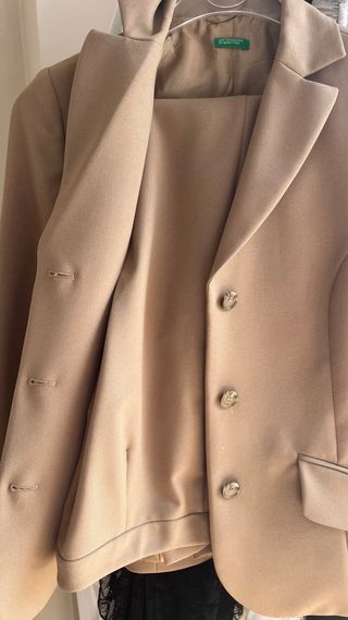 Traje pantalon . Clasico .