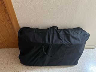 Cuna de bebé con móvil