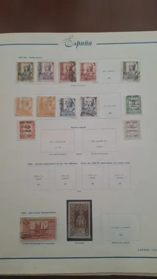 Álbum de sellos España 386 sellos  y 65 hojas .