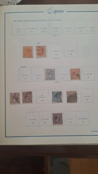 Álbum de sellos España 386 sellos  y 65 hojas .