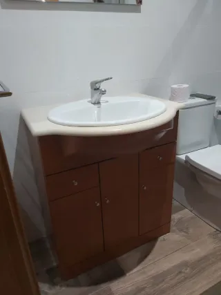 Mueble de baño madera y mármol