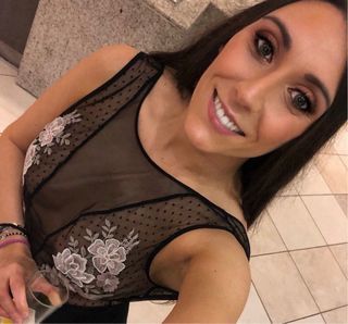 Body Oysho negro con flores rosas