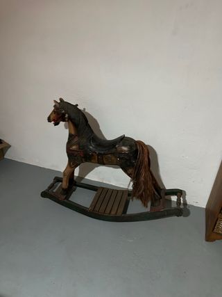 Caballos de madera antiguos