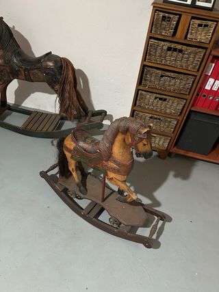 Caballos de madera antiguos