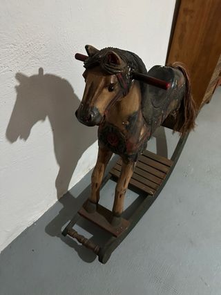 Caballos de madera antiguos