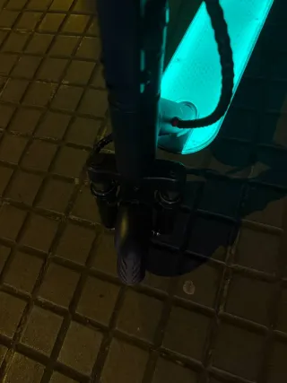 Patinete Eléctrico 250W 25 km con luces LED Nuevo