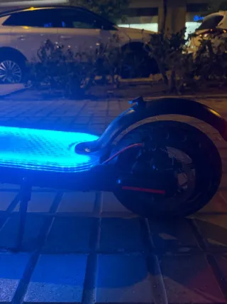Patinete Eléctrico 250W 25 km con luces LED Nuevo
