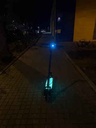 Patinete Eléctrico 250W 25 km con luces LED Nuevo