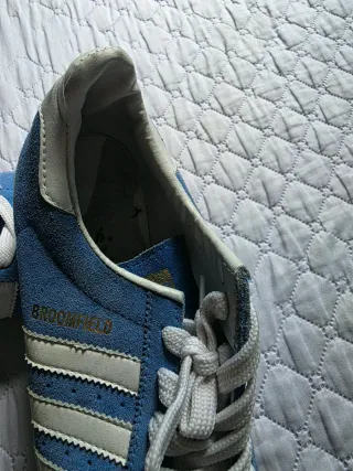 Pack 2 Zapatillas Adidas Azul y Adidas blancas