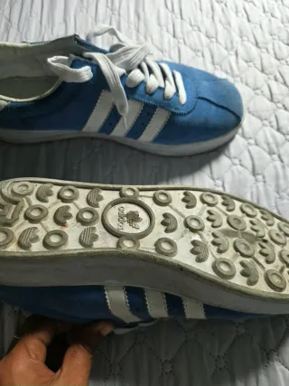 Pack 2 Zapatillas Adidas Azul y Adidas blancas