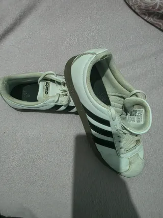 Pack 2 Zapatillas Adidas Azul y Adidas blancas