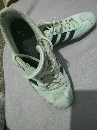 Pack 2 Zapatillas Adidas Azul y Adidas blancas