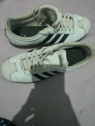 Pack 2 Zapatillas Adidas Azul y Adidas blancas