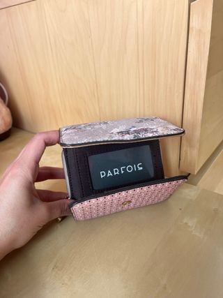 Monedero Parfois estampado floral y pájaros