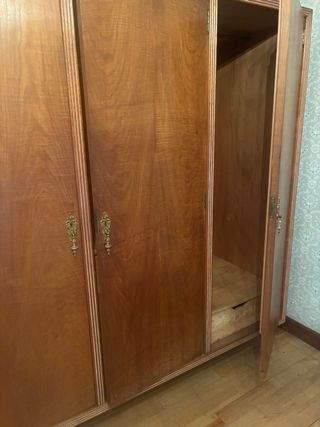 Armario de madera vintage