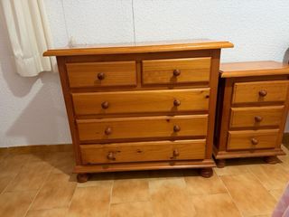 Mueble de madera con espejo