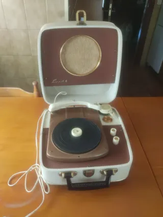 Tocadiscos Lavis Beige y Marrón