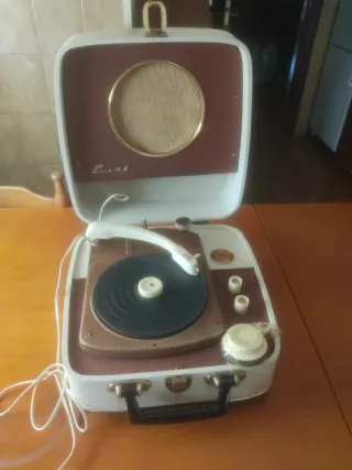 Tocadiscos Lavis Beige y Marrón