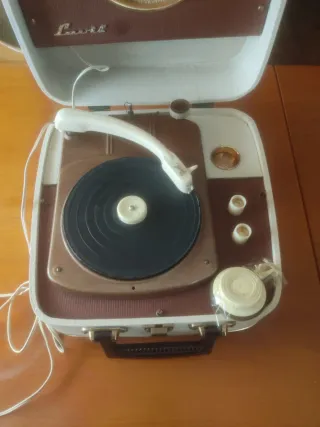 Tocadiscos Lavis Beige y Marrón