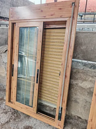 Ventana imitación madera 92x147