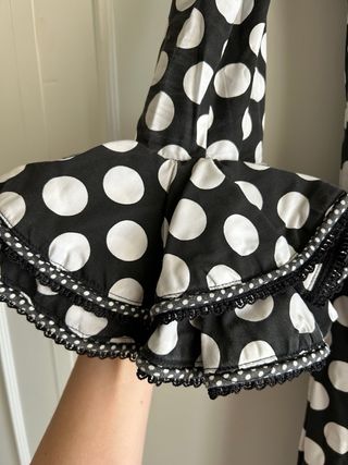 Traje de flamenca negro con lunares