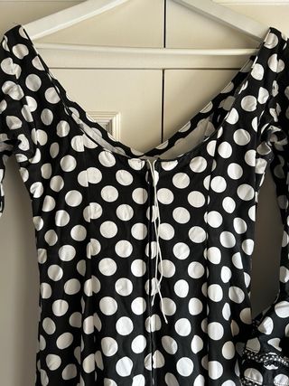 Traje de flamenca negro con lunares