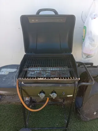 Barbacoa de gas casi nueva