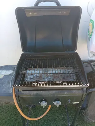 Barbacoa de gas casi nueva