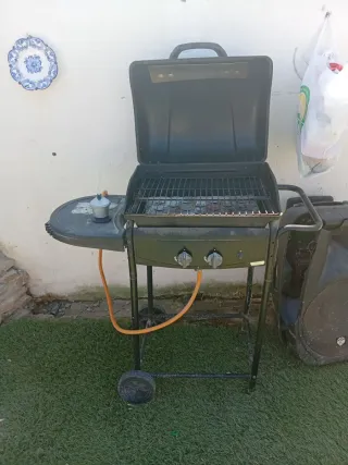 Barbacoa de gas casi nueva