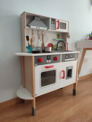 Cocina infantil de madera