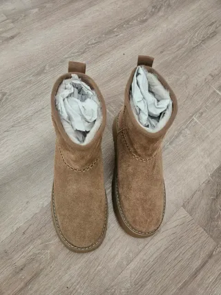 Botas Stradivarius ante marrones