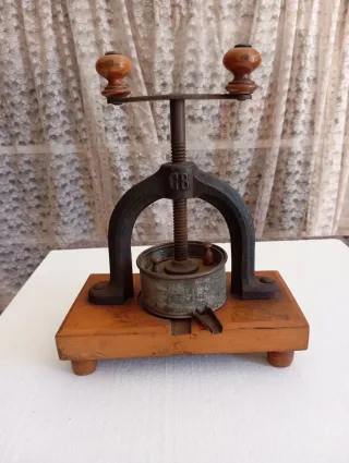 Prensa de vino antigua