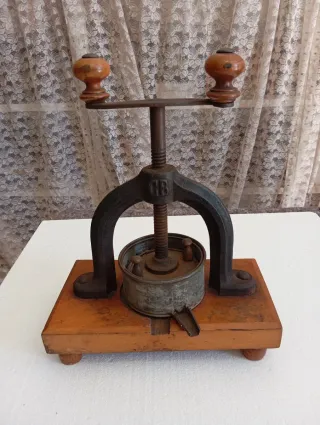 Prensa de vino antigua