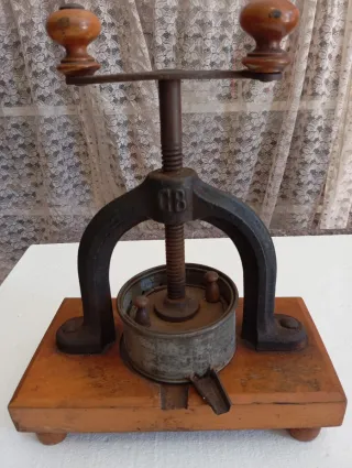 Prensa de vino antigua