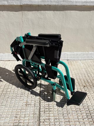 Silla de ruedas plegable. OGI. Muy buen estado.