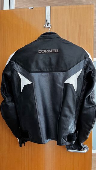 Chaqueta Moto Cuero Mujer Negra y Blanca