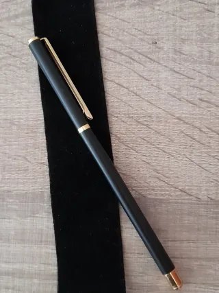 Bolígrafo negro y dorado " Aurora "
