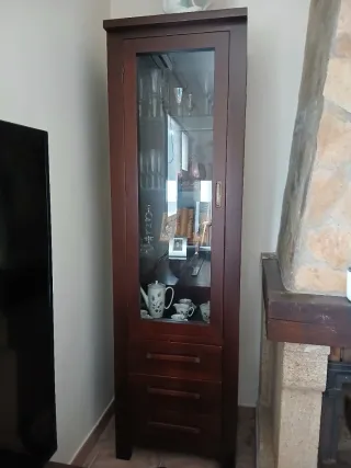 Vitrina madera pino moka con cristal