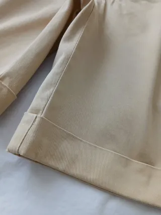Bermuda niño beige talla 8