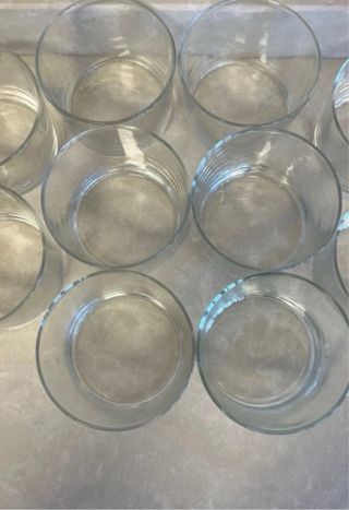Piccoli bicchieri in vetro trasparente