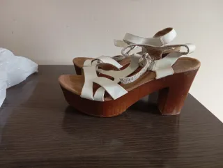 Sandalias blancas de cuña