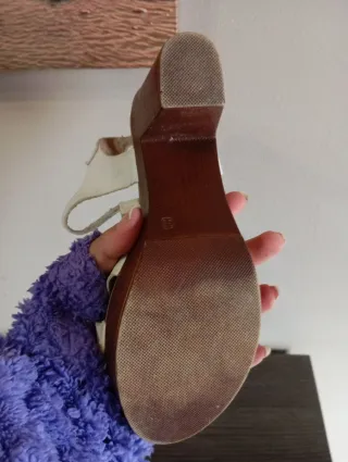 Sandalias blancas de cuña