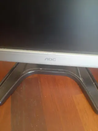 2 Monitores BenQ y AOC Plata